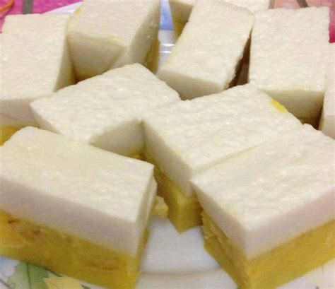 100 gr tepung beras (100 gr rice flour) 25 gr tepung tapioka (25 gr tapioca flour) Talam Pisang Pandan - Resepi Kuih Talam Pisang Dapur ...