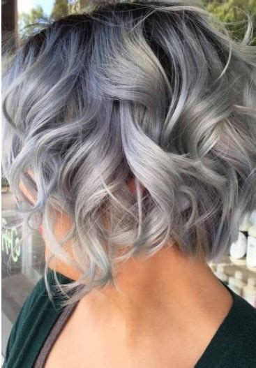 Flip your hair up, and spray once on each side. 300+ Classy Short Hairstyles for Grey Hair Gallery 2019 to ...