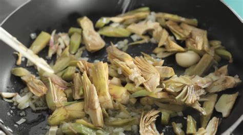 Frutta fresca di stagione e bevande vegetali per. Risotto ai carciofi, primo piatto cremoso | Agrodolce