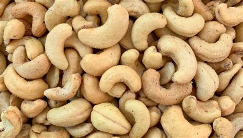 Cashew nuts can be fed to your cat sparingly, but should not be fed as a regular treat. Nuts Dogs Can Eat and Nuts Harmful to Dogs - Spoiled Hounds