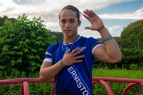 ´exatlón´ llegó a su final y ernesto cázares, de 18 años quien practica parkour, se coronó como el primer campeón del reality, venciendo a la atleta macky gonzález. Entre lágrimas, la despedida de Ernesto Cázares de Exatlón ...