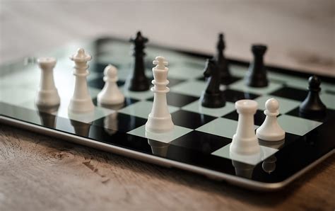 We do not charge for playing and do not require you to register on site. Play Chess Online Against the Computer - middlesexchess.org.uk