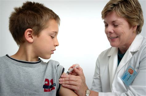 Während die ständige impfkommission zurückhaltend ist, ist gesundheitsminister spahn vorgeprescht. Kinder brauchen keine Corona-Impfung - Bündnis C