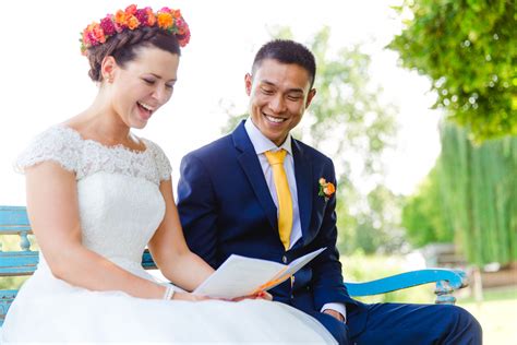 Kann man ein hochzeitskleid eigentlich auch günstig online kaufen? Sommerhochzeit im Sonnenhof Stuttgart | Hochzeitsblog ...