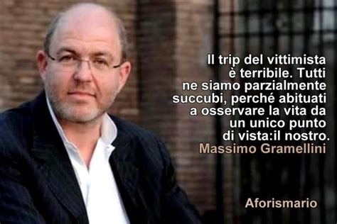 Aggettivo e nome concordano in genere, numero e persona con il soggetto, di cui indicano una caratteristica o una qualità. Aforismi, frasi e citazioni sul Vittimismo | Aforismario