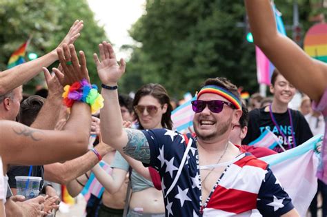 Junio, mes del orgullo lgbti. En el Mes del Orgullo LGBT, conozcamos el por qué de su ...