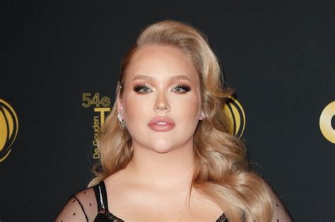 Çok uzun boylu nasıl ve nikkie de jager (nikkietutorials) ağırlığı ne kadar? ZIEN: zó zag Nikkie de Jager eruit als kind