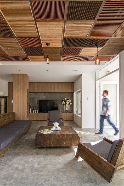 Veneered wood ceiling tiles and planks are the ideal system to combine the natural esthetics of wooden veneer with the design freedom of a mdf core. 20 Awesome Examples Of Wood Ceilings That Add A Sense Of ...