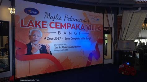 Local community often spend their evening visiting the lake garden known as taman tasik cempaka. Raikan Majlis Anda di Lake Cempaka Villa Kelolaan Felda D ...