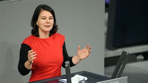 Grüne plus vier, union minus vier | baerbock hängt laschet ab. Nur jedes sechste Gewässer in Bayern in gutem Öko-Zustand ...