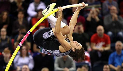 Armand duplantis broke his own pole vault world record by clearing 6.18m at the indoor grand prix duplantis, who goes by the nickname mondo, is coached by american father greg, who was also a. Stabhochsprung: Armand Duplantis erneut mit Weltrekord