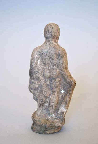 Situé à champion (namur), découvrez sur une surface avec mezzanine une décoration originale, une décoration créative, une décoration inventive. Statuette représentant Hercule. Il est debout sur une base ...