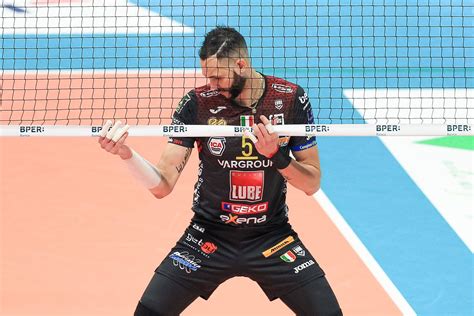 Play off, note e curiosità statistiche g… schiacciatore dell'unitrento volley grande protagonista del tre su tre realizzato dagli azzurrini in calabria. SuperLega Volley: 10a di ritorno, domenica il big match ...