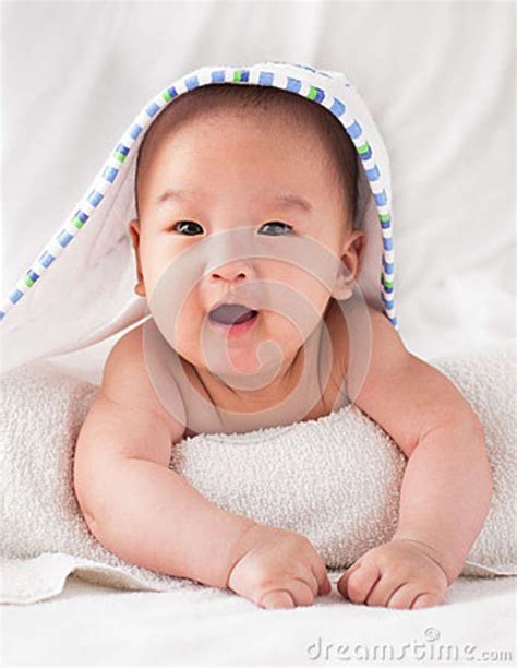 My newborn baby boy first bath ever! Pin by Tonia Toombs on 2018 pictures | Boy bath, Asian ...