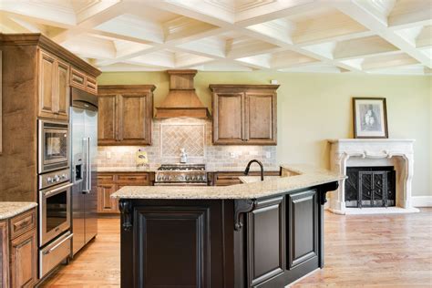 Homeadvisor's cabinet refacing cost guide gives average costs for kitchen or bathroom resurfacing, or cabinet door replacing. 5422 Sharon View Road - Traditional - Kitchen - Charlotte - by Beacon Builders