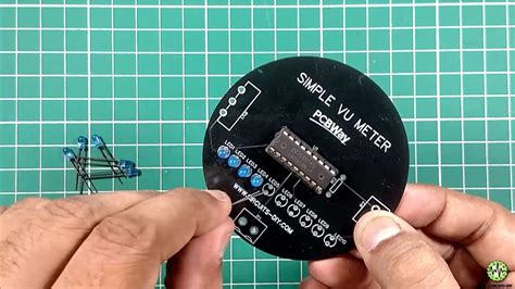 This is a simple led vu meter circuit based on the lm3914 ic. How to make Audio Level Indicator - VU meter using LM3914 IC