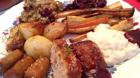 Many christmas traditions, including the christmas card, originated in the uk. Most Popular British Christmas Dinner / Uk S Favourite Food To Eat On Christmas Day Revealed The ...