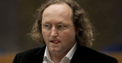 Ook pvv'er dion graus int dat bedrag, omdat hij zegt dat hij bij zijn moeder in heerlen woont. Dion Graus gaat rol in Flikken Maastricht opeisen | Overig | bndestem.nl