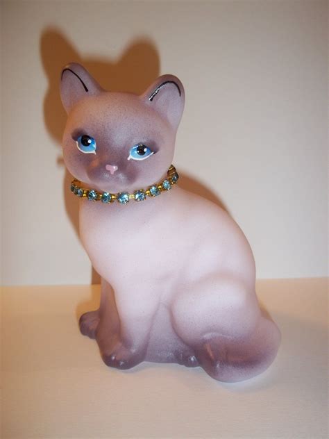 The pointed colouring when it comes to siamese cats is said to come in a variety of colour combinations. Fenton Glass Lilac Point Siamese Cat Bling Collar JK ...