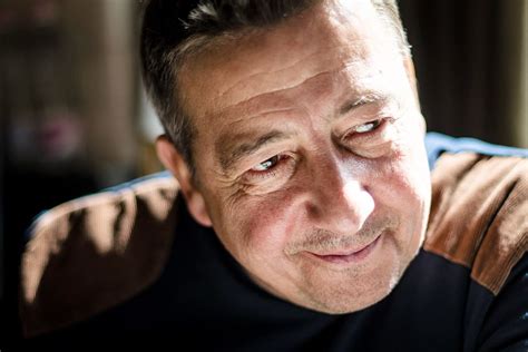 Fogalmam sincs, miért történik ez velem. Orbán olyat mondott, hogy Bayer Zsolt széttépte jegyzeteit ...