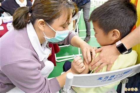 縱容廢車 霸路危害行人 坦言集：脫胎換骨 龍吟虎嘯：中美開戰種種問題 強詞有理：美拒絕承諾協防台灣 雪地鴻爪：夢中抗疫 午令夕改 行雲流水：疫苗非萬能. 雲嘉今年流感奪13命 公費疫苗接種啟動 - 雲林縣 - 自由時報電子報