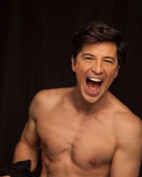 Sakis rouvas was born in the island of corfu, greece. Ο γυμνός Σάκης Ρουβάς - Bizznews.gr