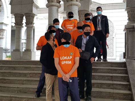 Skandal minyak: Timbalan Ketua Pengarah, Setiausaha ...