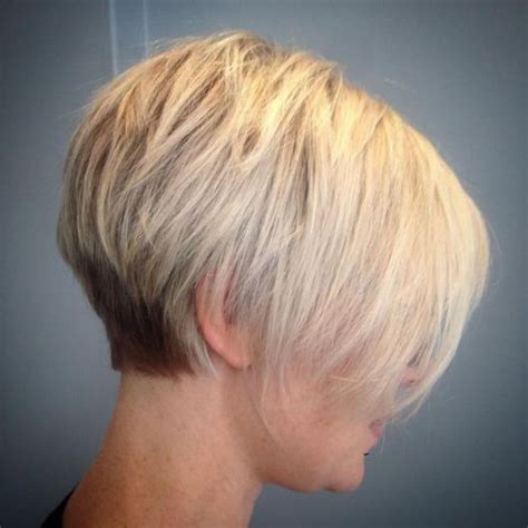 Female haircuts for short hair are often made with bangs. Korte kapsels voor fijn haar trends 2020 | Kapsels | Page ...