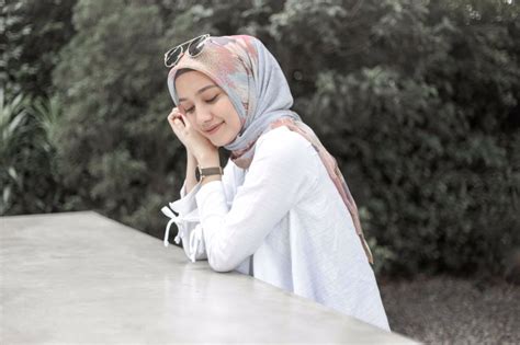 Gaya foto kekinian rame rame. Coba Cek Gaya Hijab Kamu, Kekinian atau Masih Tren Lama ...