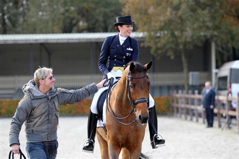 Starting at the schockemöhle station, the global equine triumph of sandro. Lyndal Oatley over overlijden Sandro Boy: 'Mijn hart is ...