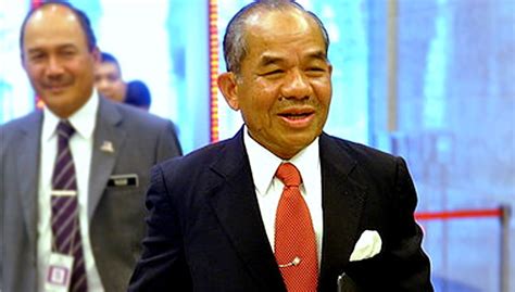 Prior to joining petronas, tan sri served in the administrative and diplomatic service of the malaysian civil service for over 38. Sidek Hassan exits KLCCP Stapled Group | Free Malaysia ...