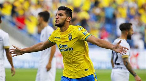 Rafa mir age is 23 years as of in 2021 and his birthplace is murcia, spain. Las Palmas: Rafa Mir, ante su gran oportunidad | Marca.com