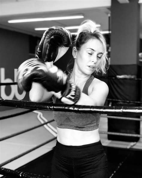 Maybe you would like to learn more about one of these? Fernanda Nobre posta foto no boxe e brinca - Revista Marie ...