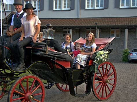 Das erlaubt lockerungen des coronaschutzes ab freitag. Weinfest Durbach: Sina Erdrich neue Weinprinzessin - Durbach