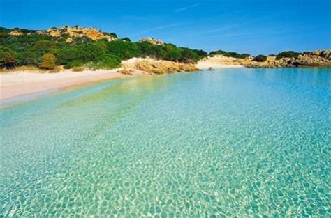 L'hotel ispinigoli est un établissement 3 étoiles situé sur la côte est de la sardaigne, à 15 minutes de route de la plage de cala gonone et à 12 km d'orosei. Plage Rosa à La maddalena en Sardaigne - Sardegna Bosa