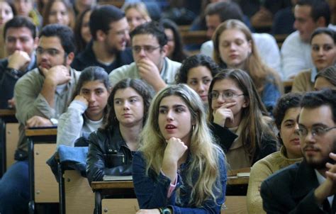 Για τα ειδικά μαθήματα του ελεύθερου και γραμμικού σχεδίου, όπως και για την αρμονία και τον έλεγχο μουσικών ακουστικών ικανοτήτων, ο βαθμός που πρέπει να καταχωρήσετε στην παρακάτω φόρμα είναι ο μέσος όρος των βαθμών στα δύο μαθήματα, στην εικοσάβαθμη. Έλληνες Εξωτερικού: Οι Οδηγίες για την εισαγωγή στην ...