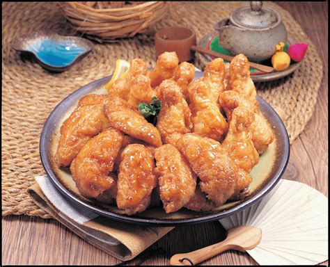 Deep fry chicken wings for approximately eight to 10 minutes in oil that's heated to 375 degrees fahrenheit. Bon Chon Chicken - Best Korean Fried Chicken