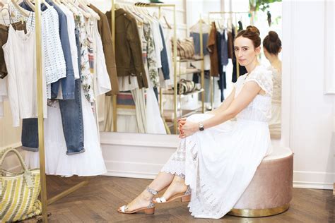 Kann ich als hochzeitsgast ein dunkles hochzeitskleid ausziehen? Carolin Dunkel of April First store. | Dunkelheit