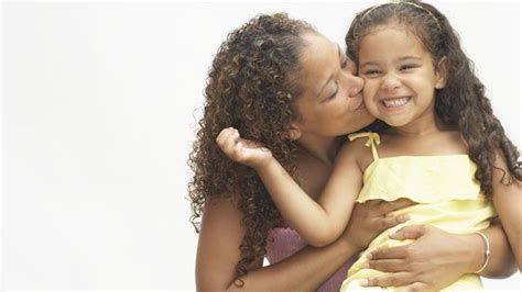 Mae se asuta com apica do filhoa mãe conta que assim que a bebê nasceu, todos no hospital ficaram fascinados com o tama… Amor de mãe faz cérebro do filho se desenvolver mais, diz pesquisa - BBC News Brasil