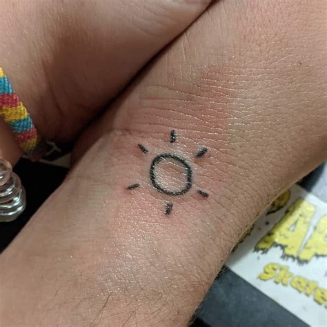 A simple sun and moon on the side of the finger still make for a powerful tattoo design. Top 67+ Best Simple Sun Tattoo Ideas - [2021 Inspiration ...