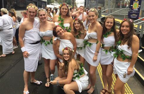 Mehr als 1569 best part stellenangebote verfügbar. Thousands descend on stadium for toga party | Otago Daily ...