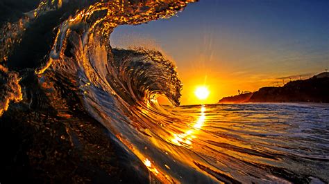 Majestic wave at sunrise [1920 × 1080] : wallpaper
