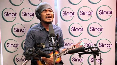 ★ download mp3 kau yg bernama seri gratis, ada 20 daftar lagu sia yang bisa anda download. #AkustikSinar: Zul Handy Black - Kau Yang Bernama Seri ...