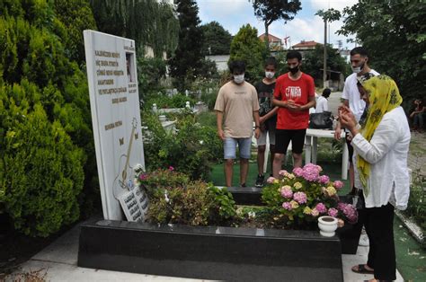 Gerçek mezarı amasra şehir mezarlığında. Barış Akarsu, 41'inci doğum gününde mezarı başında anıldı