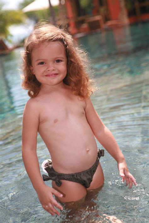 Arborez fièrement votre maillot de bain de la collection boohoo sur les plages d'une destination paradisiaque ou au bord d'une piscine limpide. Maillot de bain Fille Culotte Coccinelle Chocolat - L ...