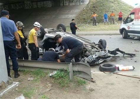 Jonás va a buscar a rosario a casa de rubí y deja un paquete para ella. Rosario: Un hombre murió al caer con su auto desde un ...