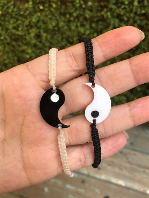 Yang is the deuteragonist of yin yang yo! Conjunto 2 Pulseiras Yin Yang no Elo7 | Hippie Artesanatos ...