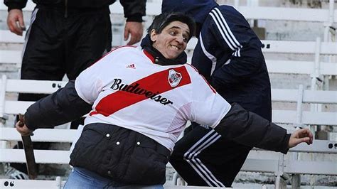 A 9 años del descenso de river, así se recuerda en córdoba: Furia por el descenso de River - ABC.es