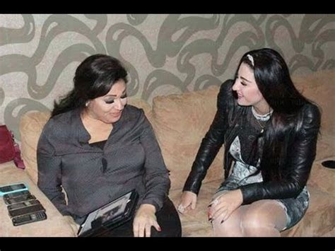 نفت الفنانة المصرية فيفي عبده الأخبار المتداولة عن إصابتها بفيروس (كورونا)، مؤكدة أنها تلتزم بكافة الإجراءات الوقائية. ‫فضيحه من العيار الثقيل شاهد فيفى عبده تنظر لمنطقه حساسه ...