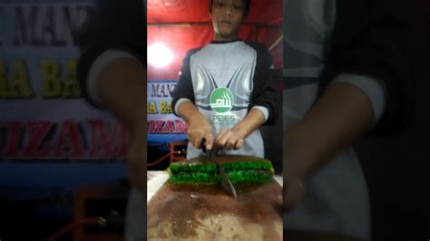 Martabak spesial telor & durian dengan rasa nikmat, lezat & bergizi pilihan keluarga anda. martabak pandan coklat susu - YouTube